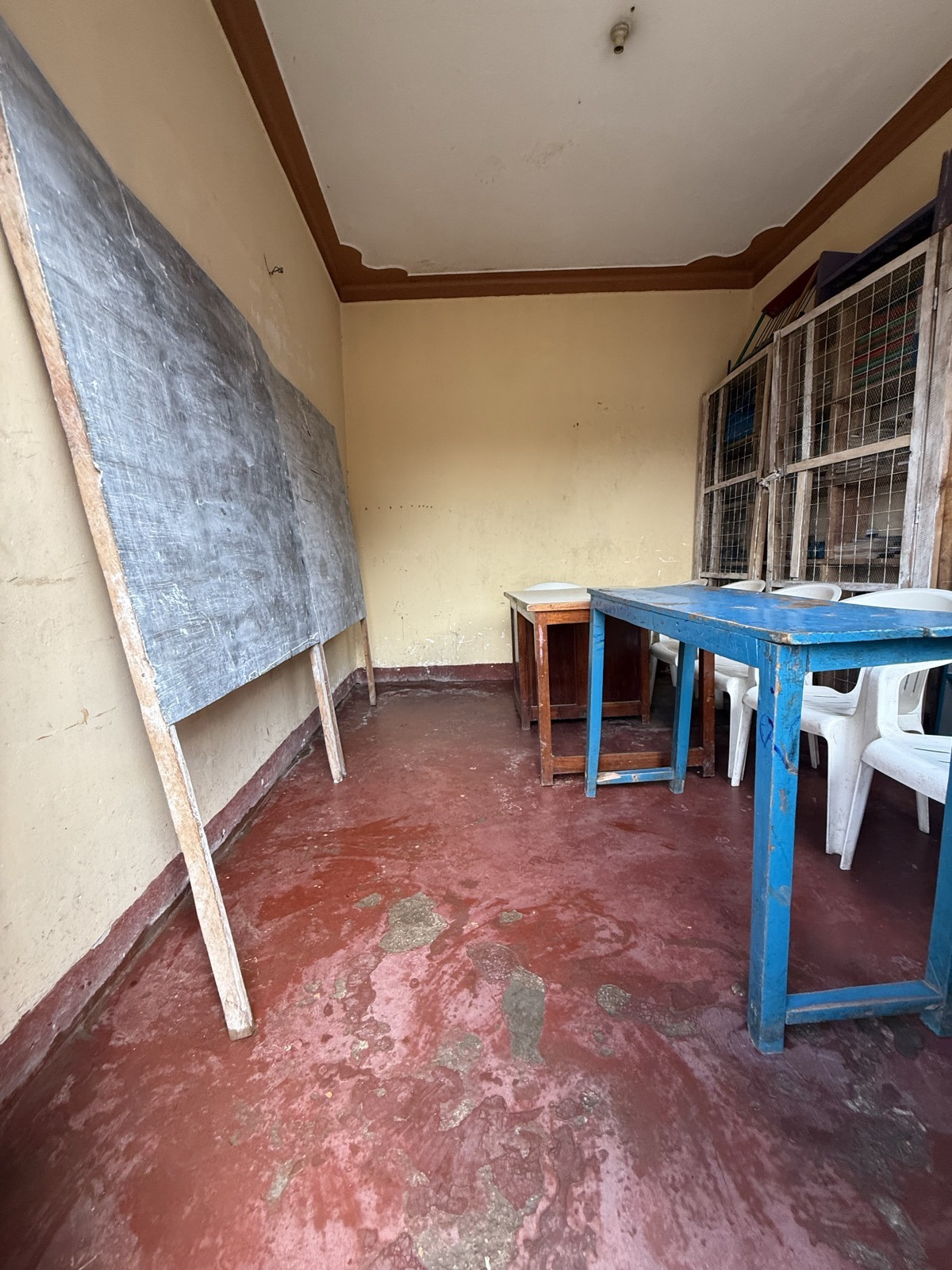 A classroom at CeSA with chalkboard and desks